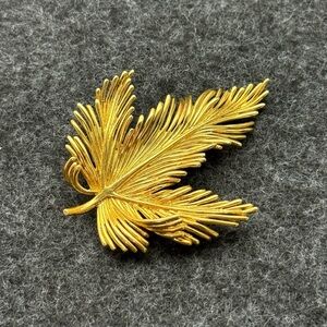 Vintage Unique Antique 18k solid yellow gold Tiffany & Co Yellow Gold Leaf Brooc